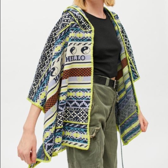 ☮️ Urban Outfitters Fair Isle Poncho ☮️ - Picture 3 of 3
